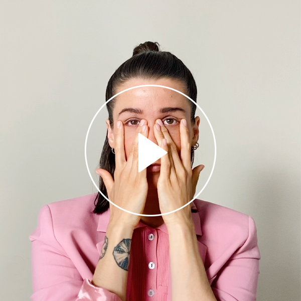 Instruktionsvideo til ansigtsyoga - Calming